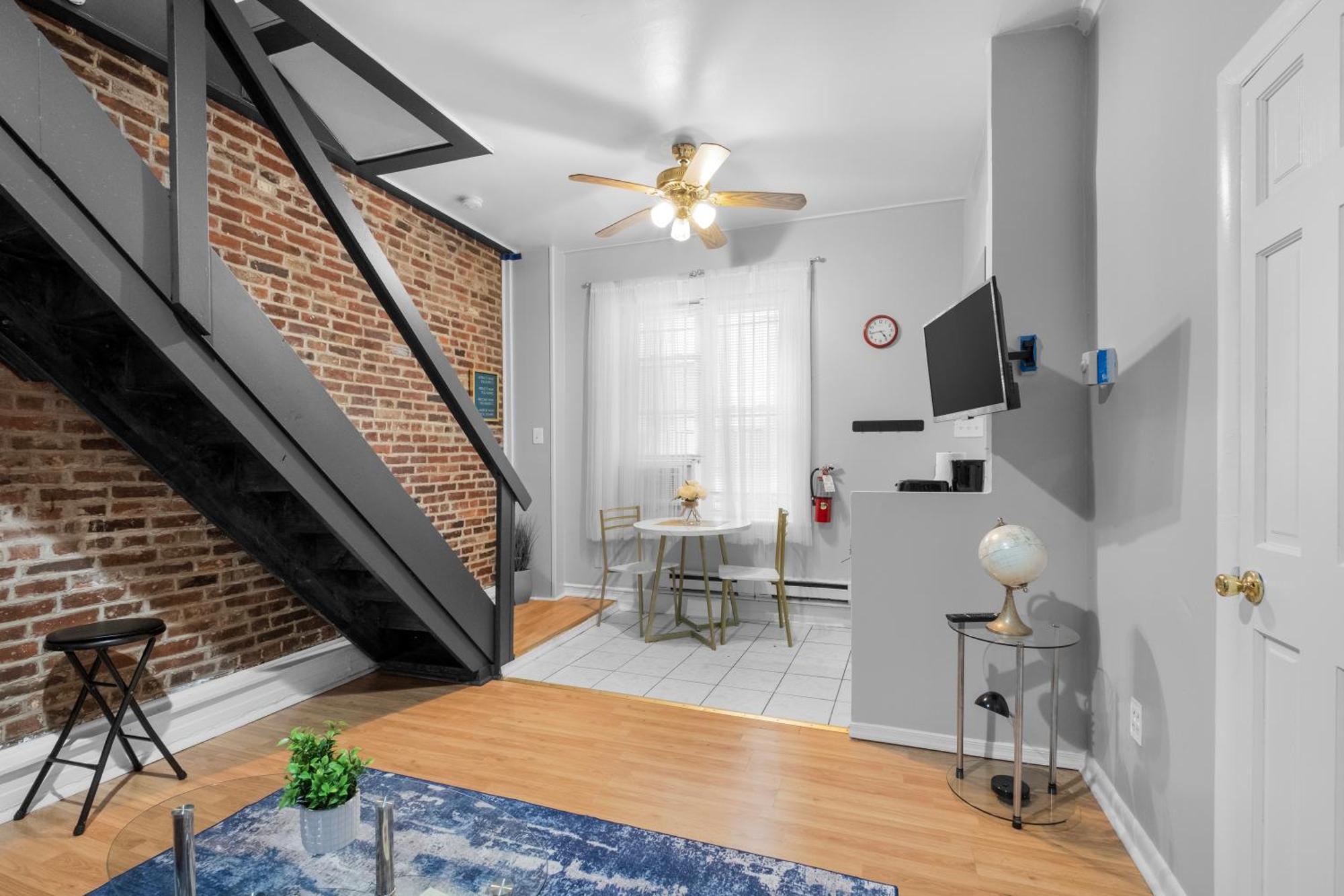 Apartment Premium Flat Near Attractions